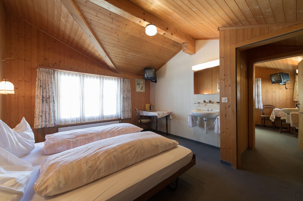Dachgeschoss Doppelzimmer photo 3