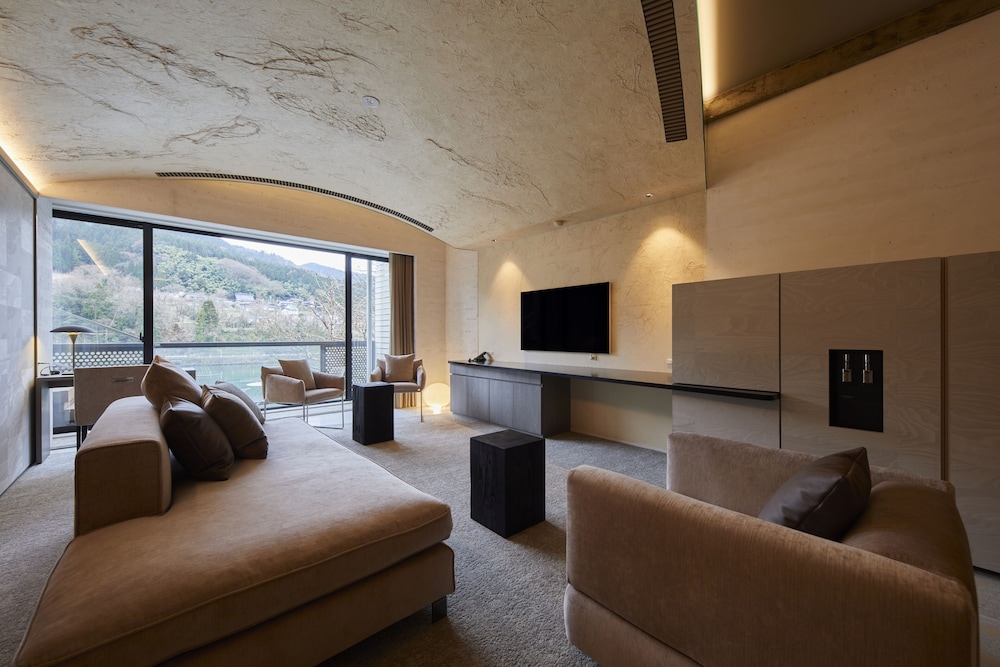 Basic Suite, 2 Bedrooms, Non Smoking, River View (201)