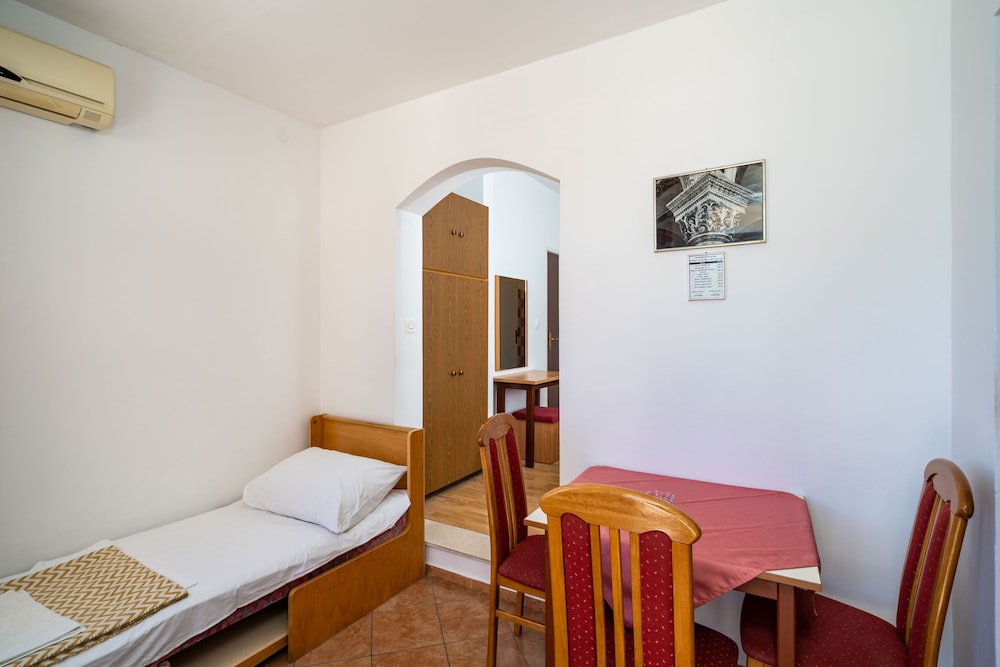 Apartment (Apartments Klis -Two-Bedroom Apartmen) photo 3
