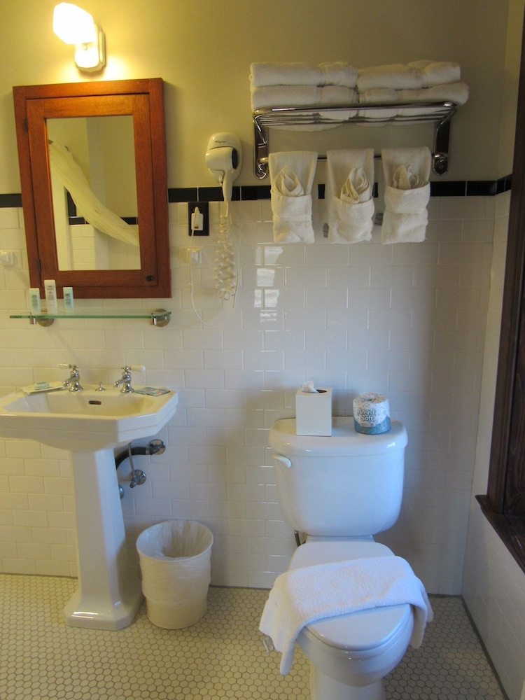 Standard Room, 1 King Bed photo 1