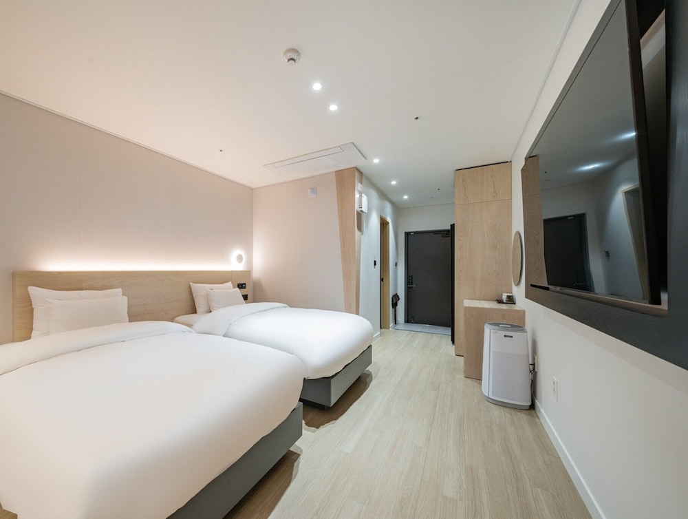 Business Twin Room - Photo 3