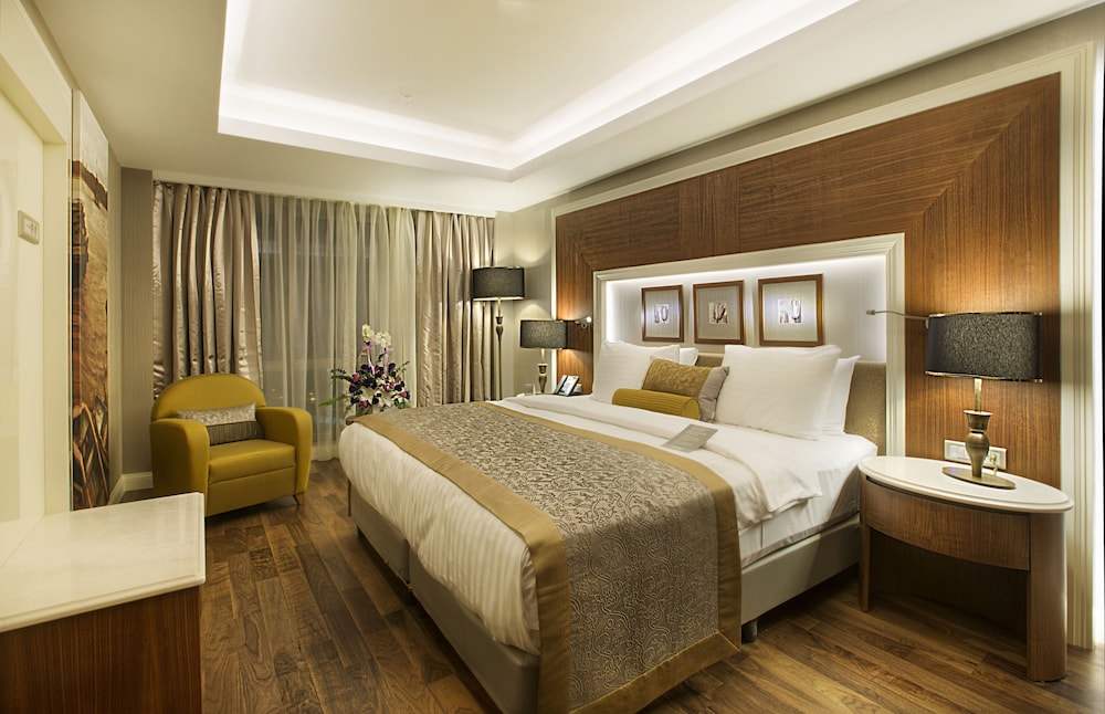 Executive Suite with Prince's Islands View - Lounge Access photo 2