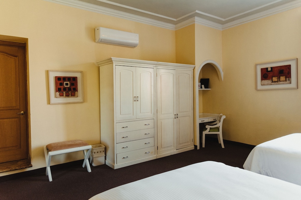 Superior Suite, 2 Queen Beds, City View - Photo 5