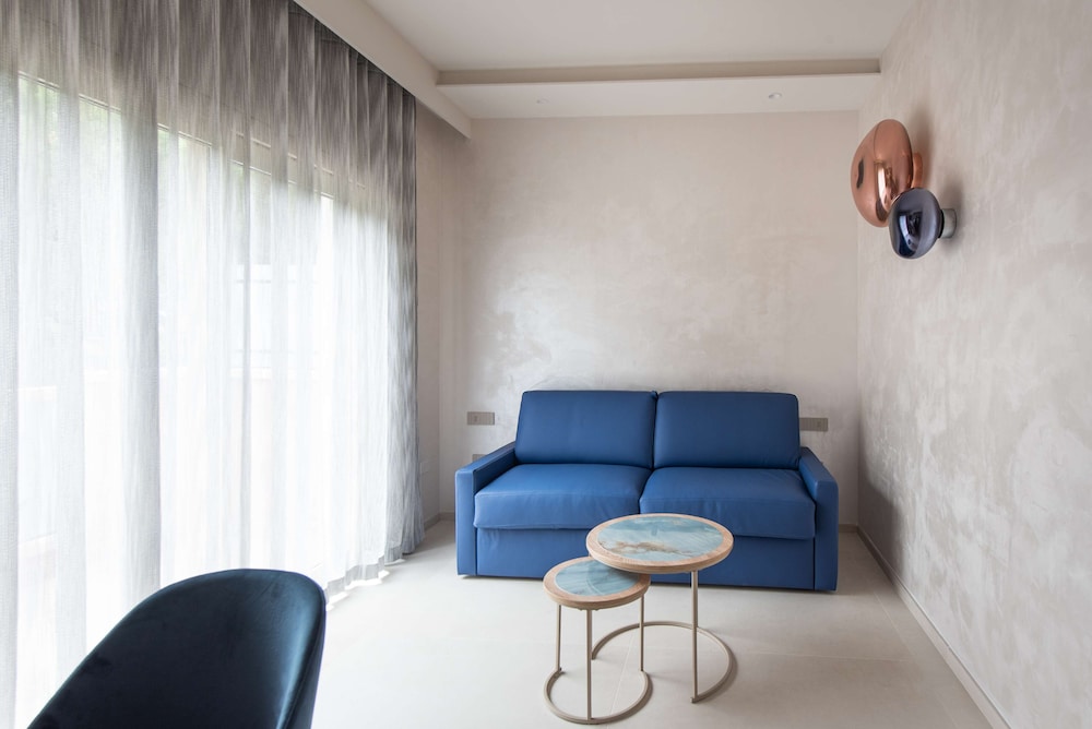 Suite, 2 Queen Beds, Non Smoking, Balcony (Living Room;with Sofabed) photo 1