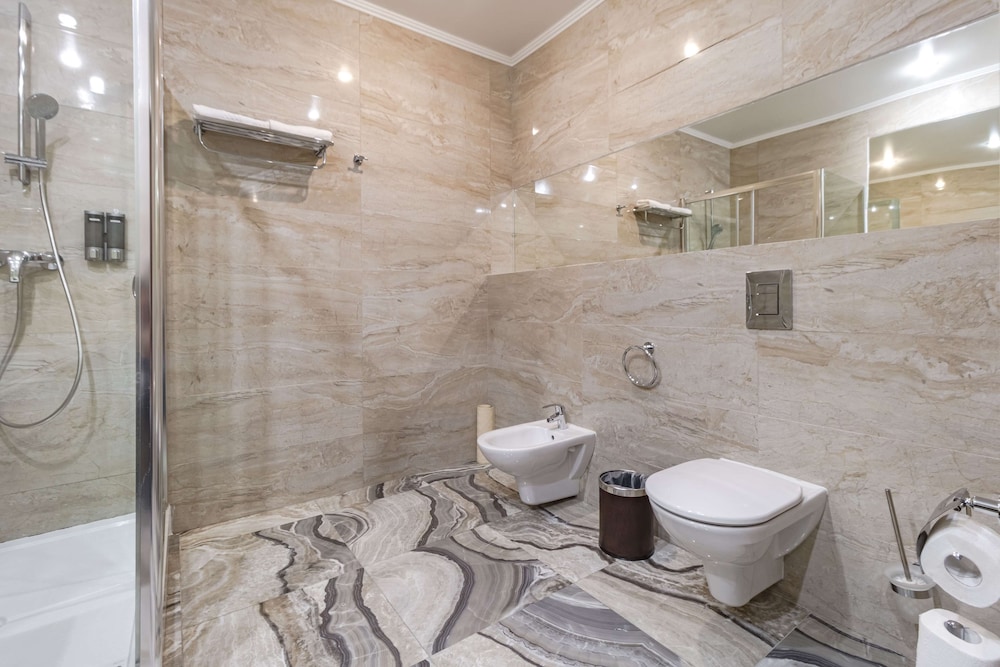 Double Room - Photo 9