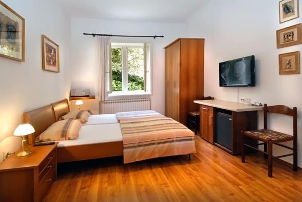 Family Apartment, Kitchen, Garden View