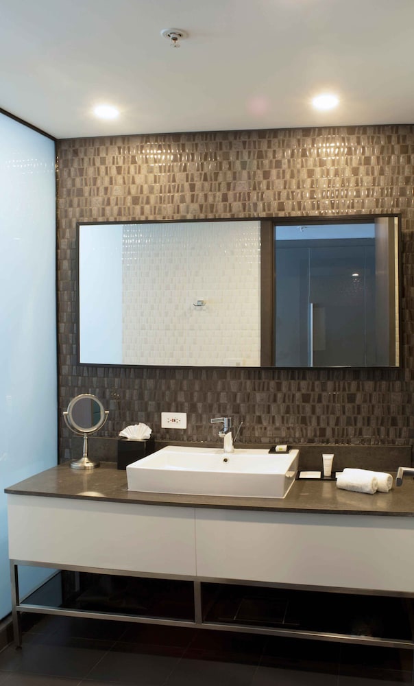 Deluxe Room, 1 Double Bed, City View photo 3