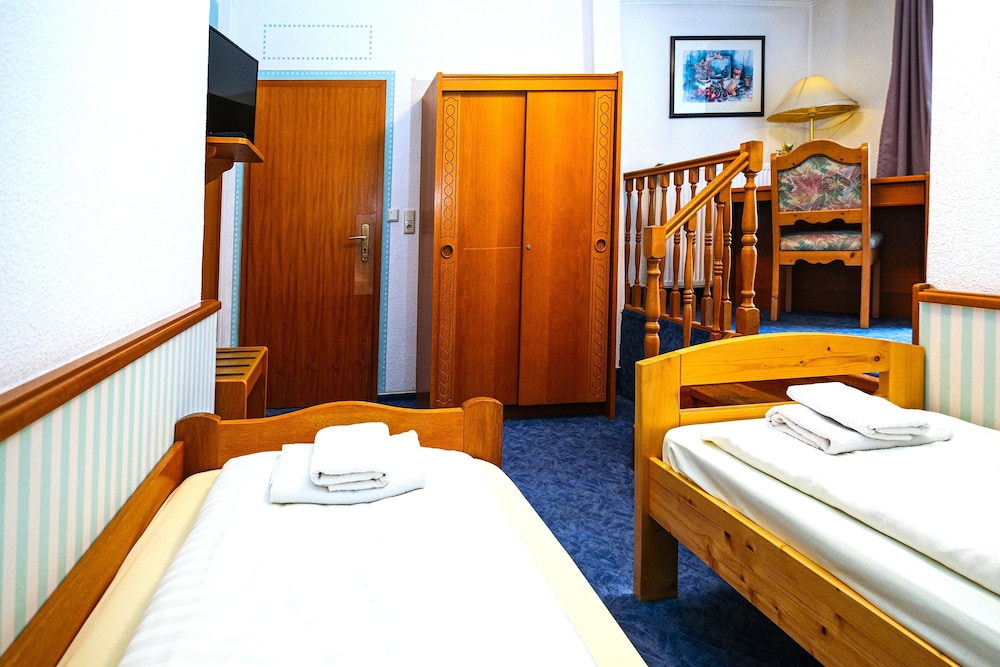 Standard Twin Room photo 2