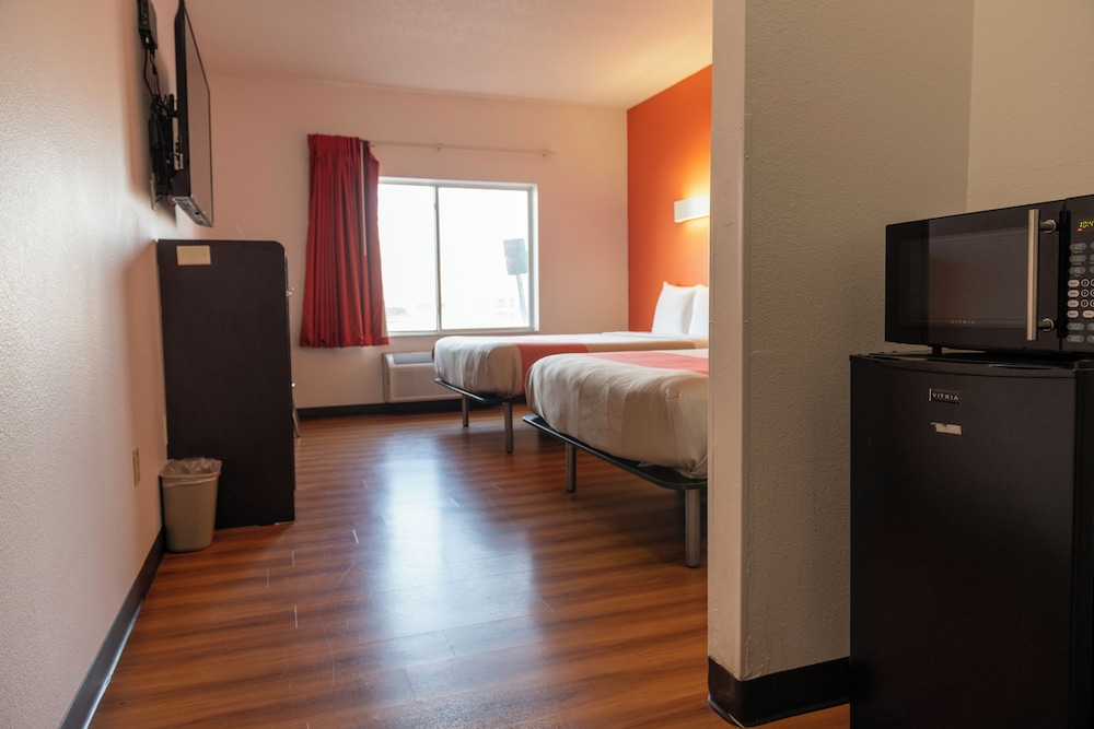 Standard Single Room, 2 Queen Beds, Accessible Bathtub, Non Smoking photo 1