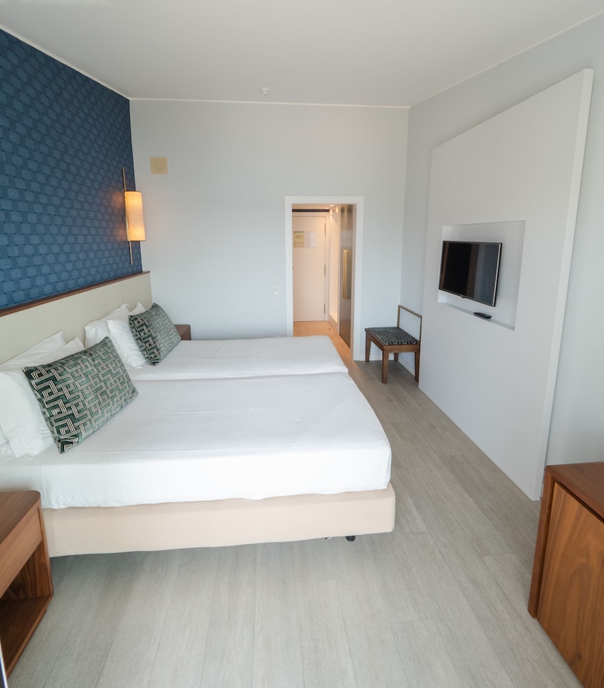 Superior Twin Room, Sea View photo 3