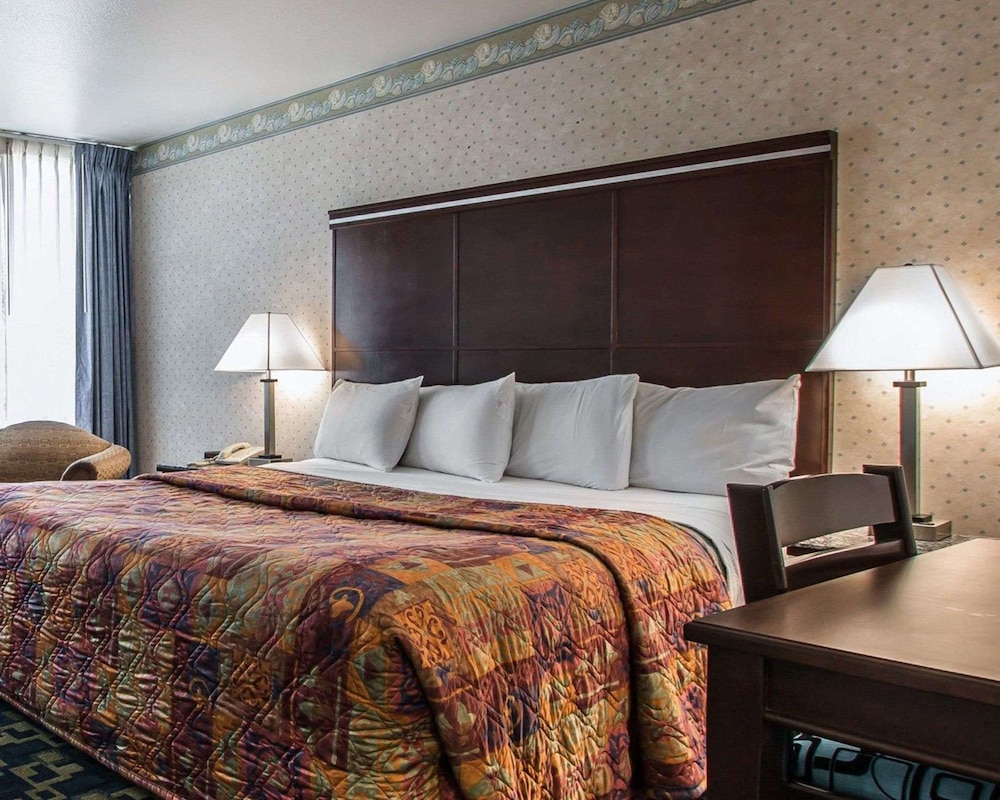 Standard Room, 1 King Bed, Non Smoking, Ocean View