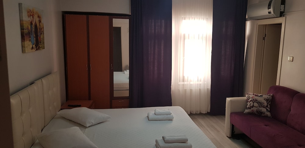 Classic Quadruple Room, 1 Bedroom, Ensuite, City View photo 3