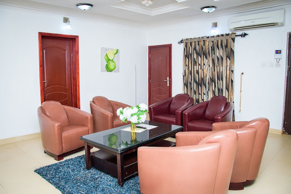 Suite, 3 Bedrooms, Kitchenette, Garden View (Ambassadorial) photo 1