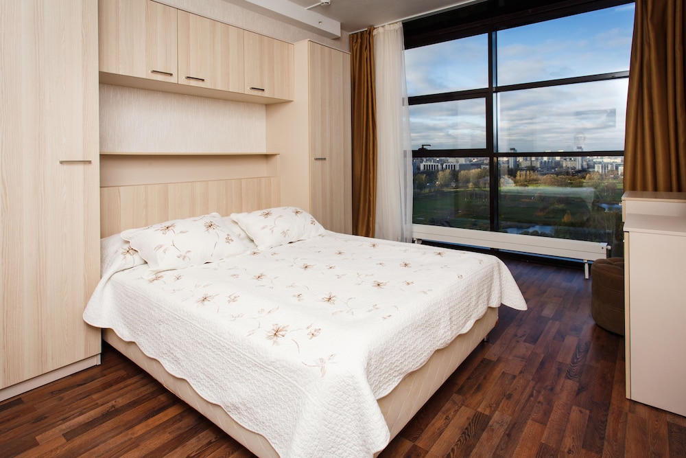 Comfort Apartment, 1 King Bed with Sofa bed, Kitchen, Park View