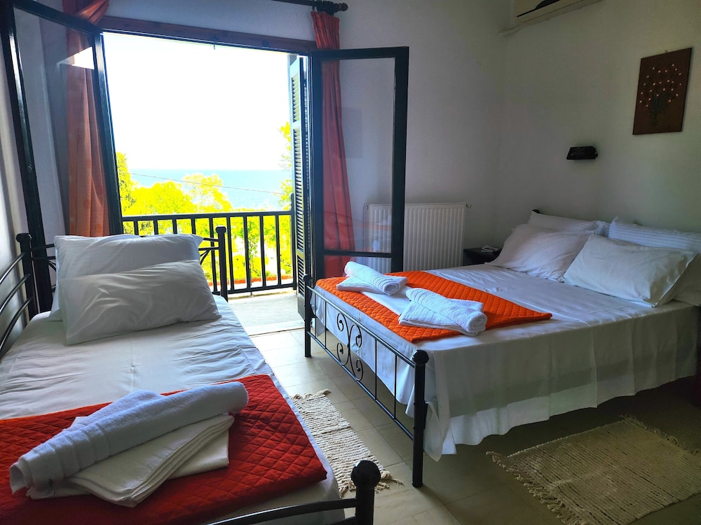 Basic Triple Room photo 3