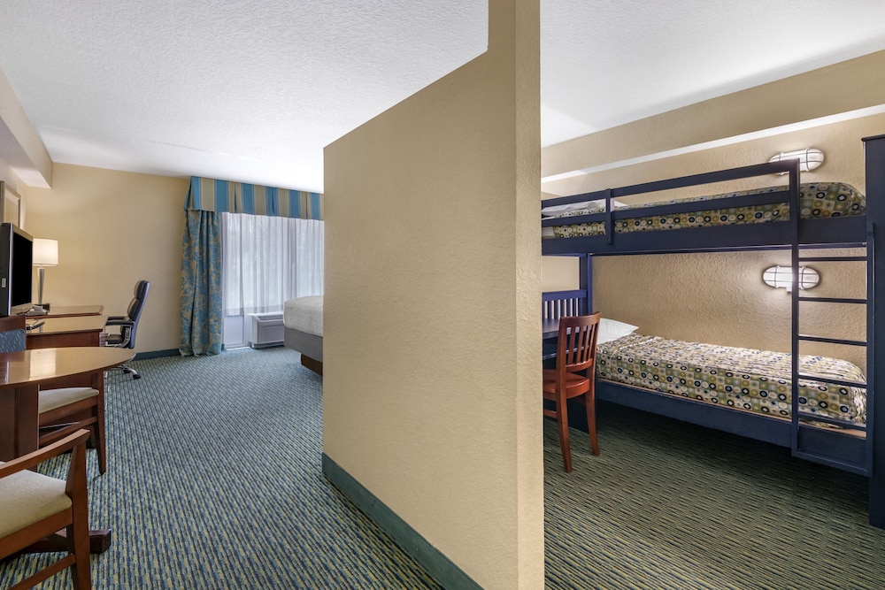 Suite, Multiple Beds, Pool View (Kid)