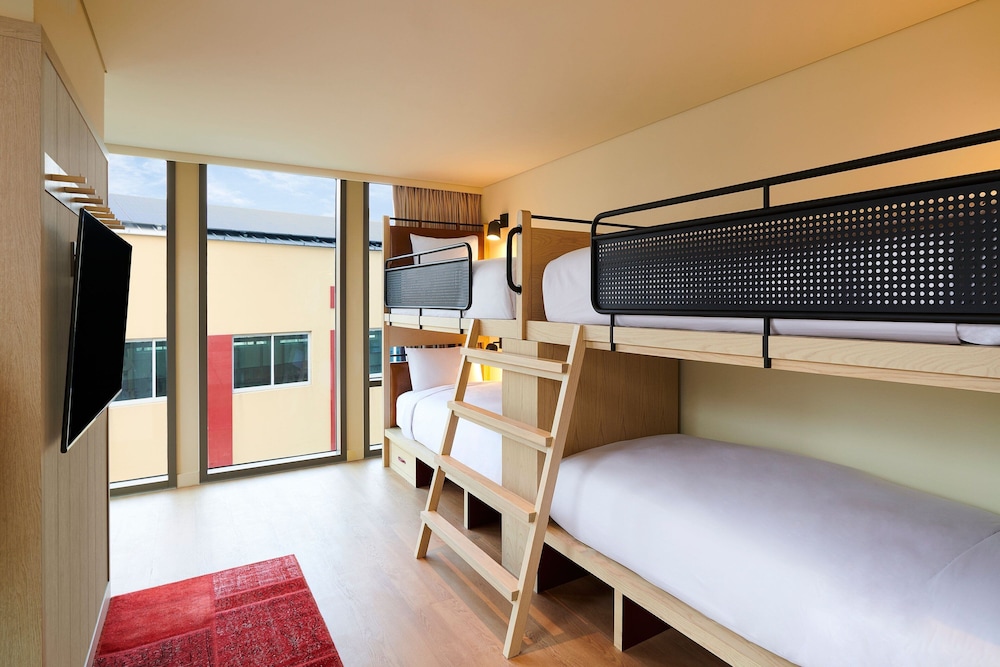 Room, Multiple Beds, City View - Photo 1