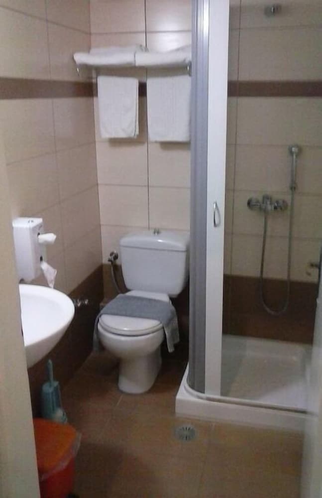 Small Quadruple Apartment, Ground Floor photo 3