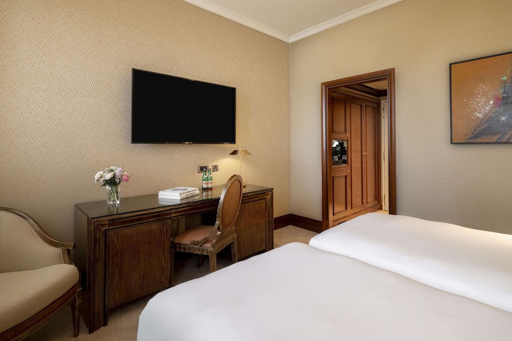 Premium with 3 Adults Occupancy and Extra Bed (Non Smoking) thumbnail 6