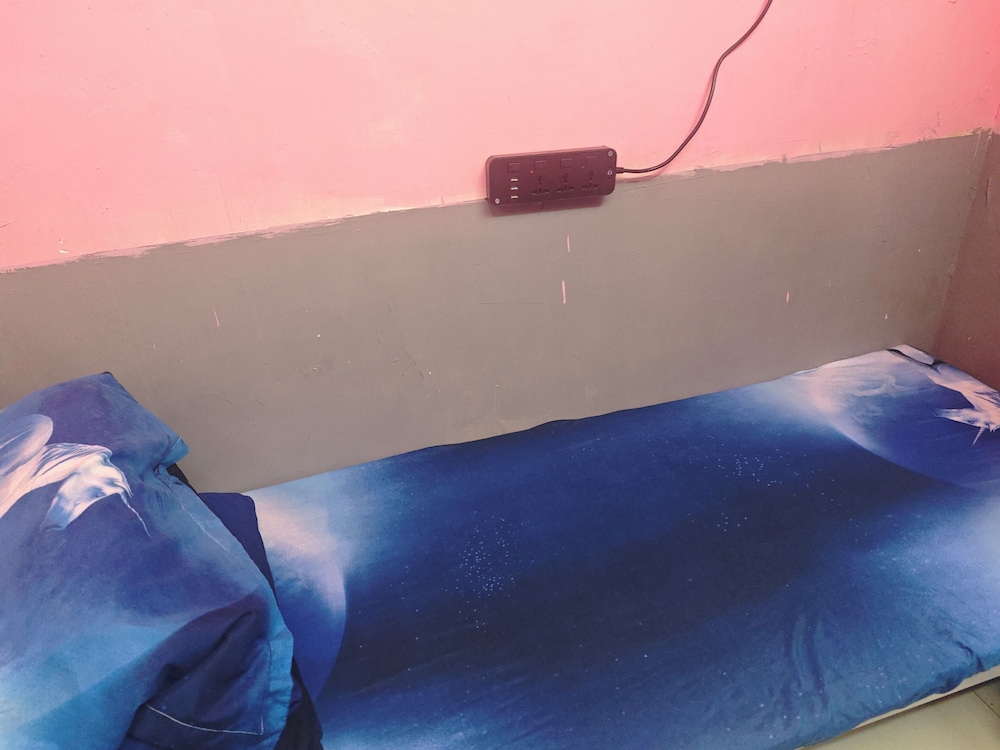 Basic Single Room photo 3