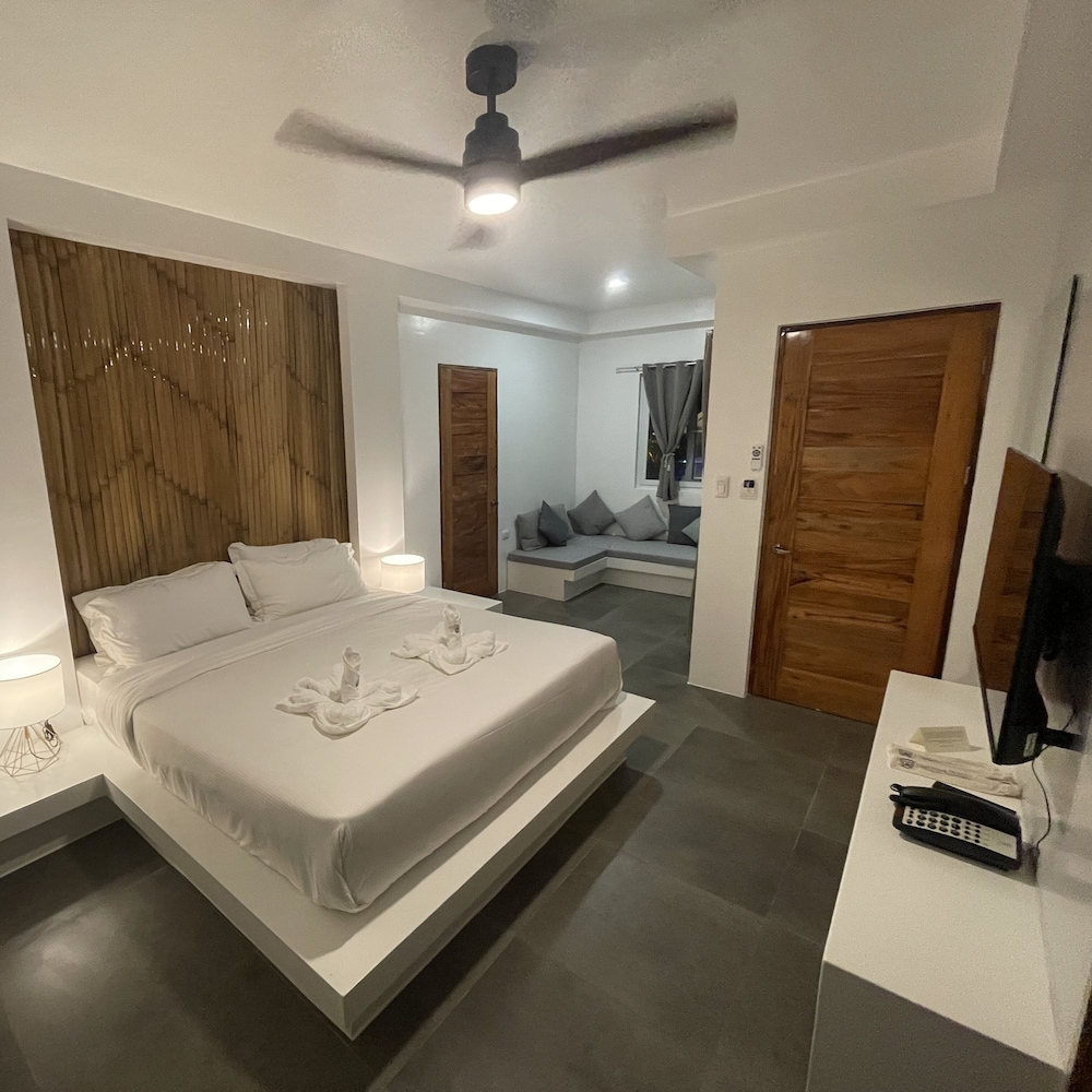 Deluxe Double Room - Photo 15