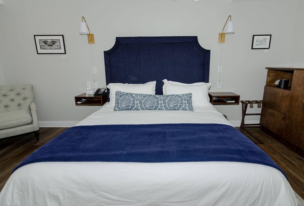 Room, 1 King Bed, Mobility Accessible, Non Smoking - Photo 9