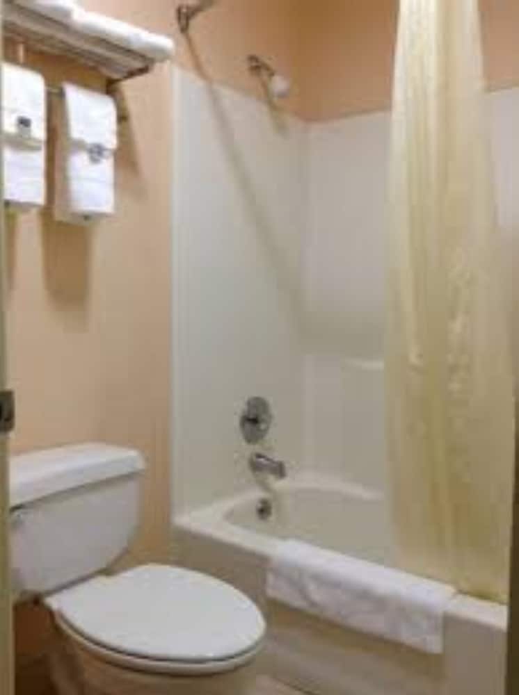 Room, 1 King Bed, Accessible, Non Smoking - Photo 2