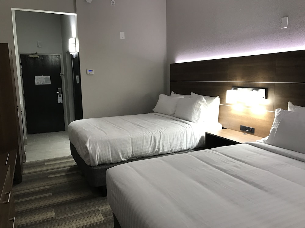 Standard Room, 2 Queen Beds - Photo 2
