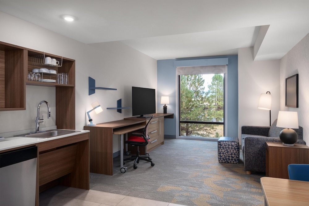 Suite, 1 King Bed (Roll-In Shower)