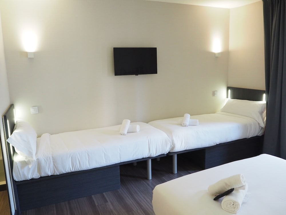 Standard Quadruple Room, Multiple Beds photo 3