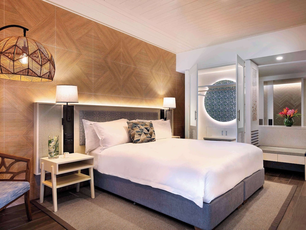 Luxury Room, 1 King Bed photo 4