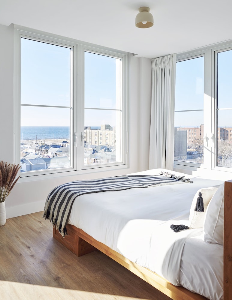 Junior Suite, 1 King Bed, Balcony, Ocean View photo 1