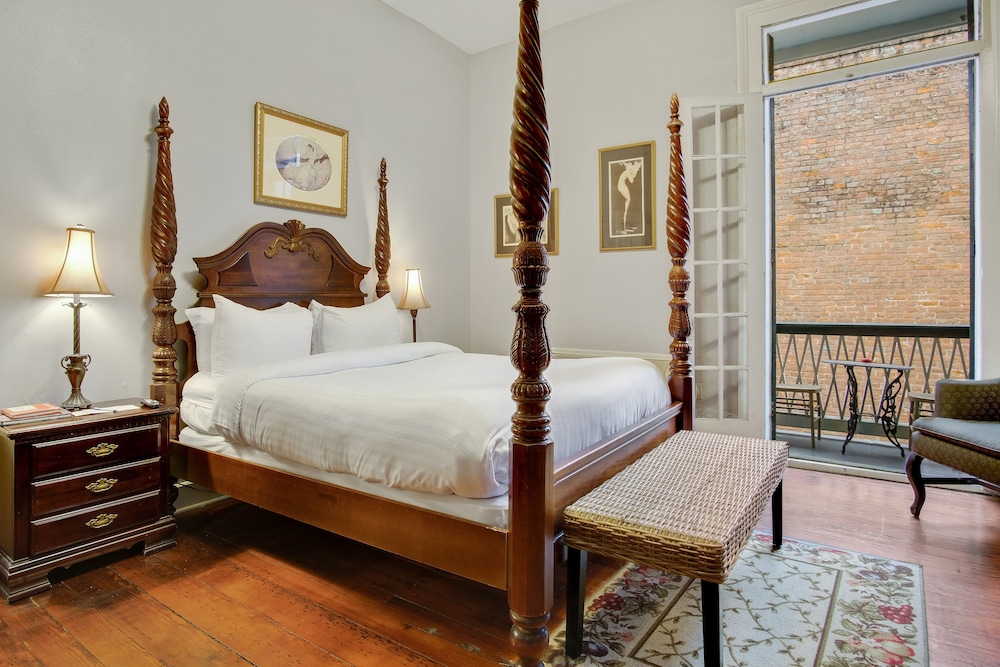 Deluxe Room, 1 Queen Bed photo 1