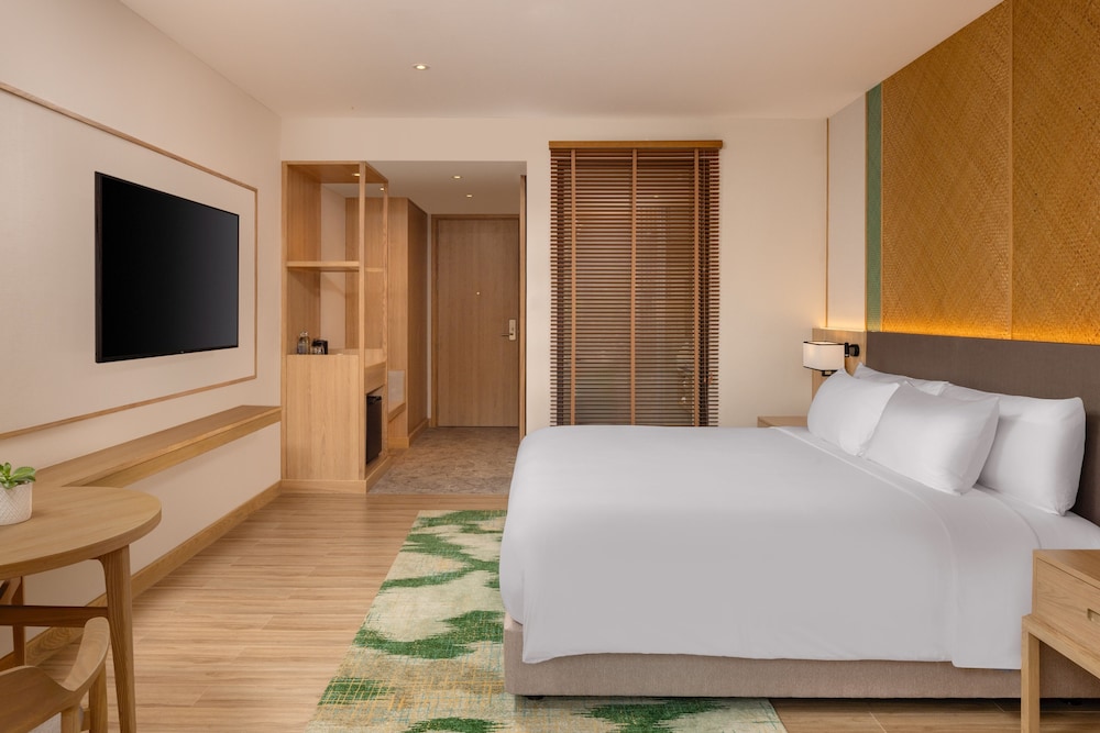 Superior Room, 1 King Bed - Photo 5