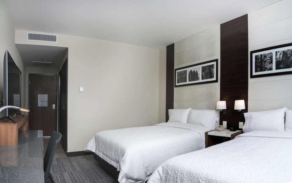 Room, 2 Double Beds, City View photo 3