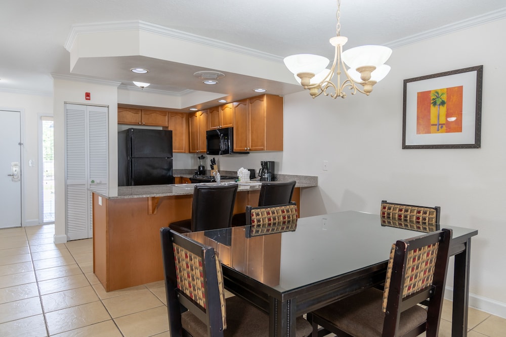Suite, 1 Bedroom - Photo 9