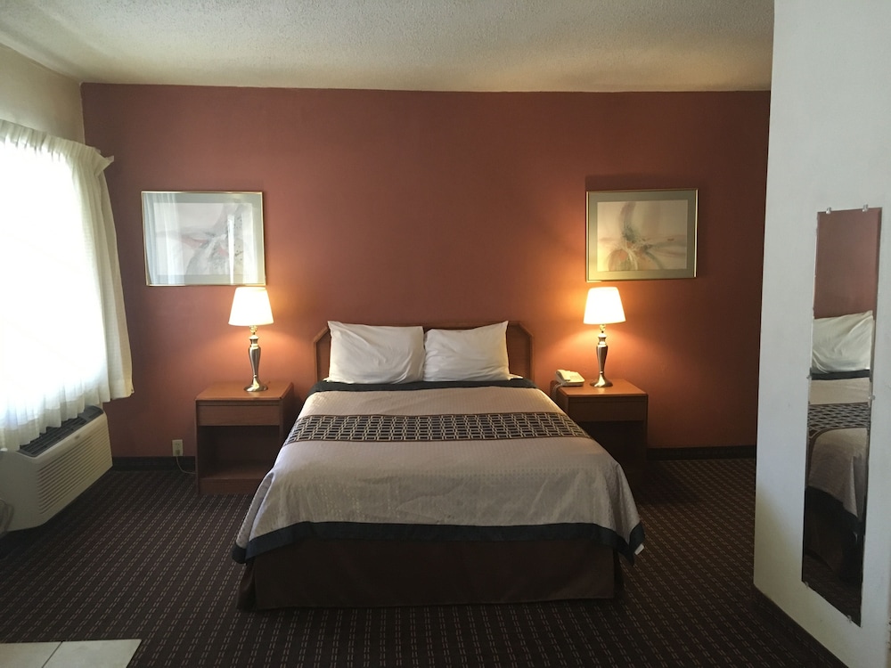Standard Room, 1 Queen Bed, Non Smoking photo 1