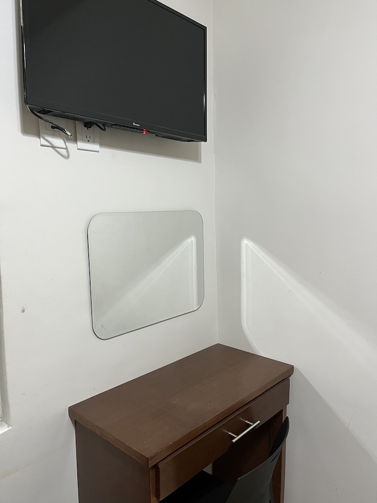 Standard Room, Multiple Beds photo 3
