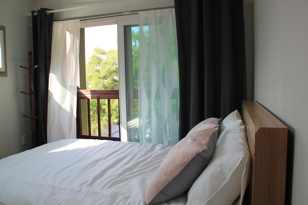 Condo (202) photo 1