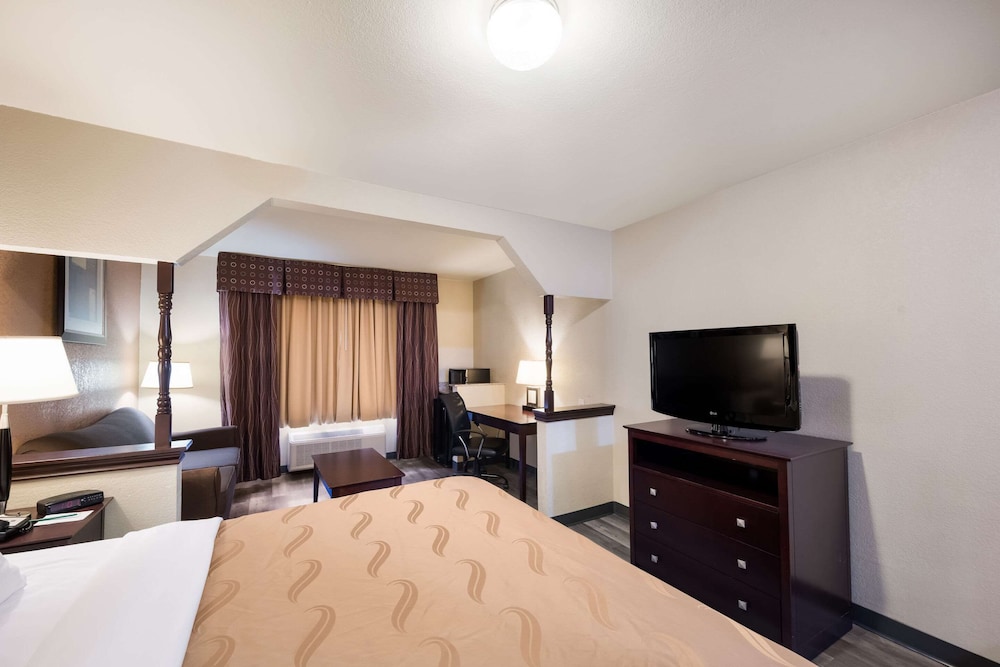 Suite, 1 King Bed with Sofa bed, Non Smoking - Photo 4