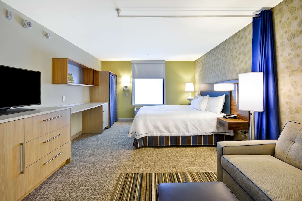Studio, 1 King Bed, Accessible, Bathtub photo 3