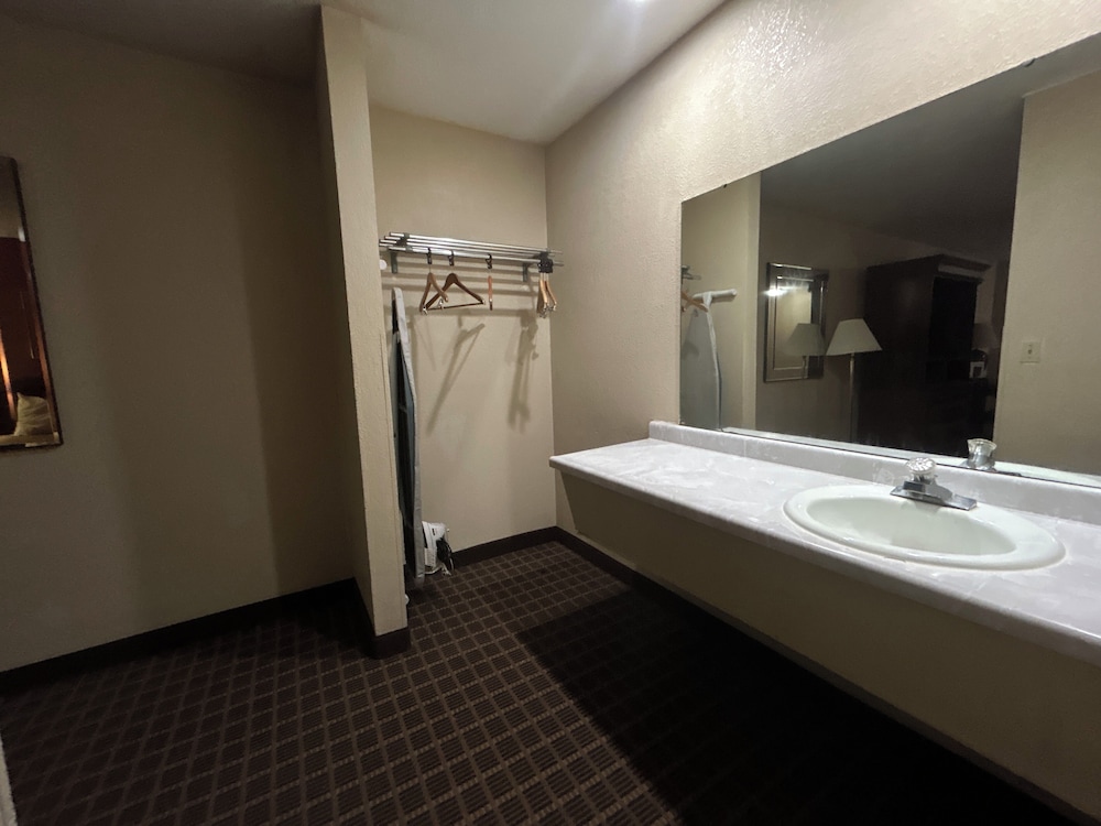 Suite, 2 King Beds, Smoking, Refrigerator & Microwave with Sofa-Bed photo 3
