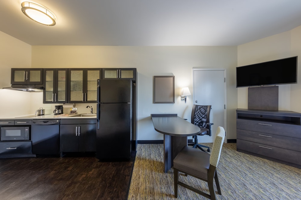 Suite, 1 Bedroom, Kitchen (1 King, Living Area) - Photo 6