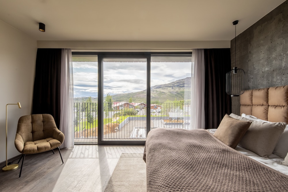 Deluxe Double Room with Balcony - Photo 1