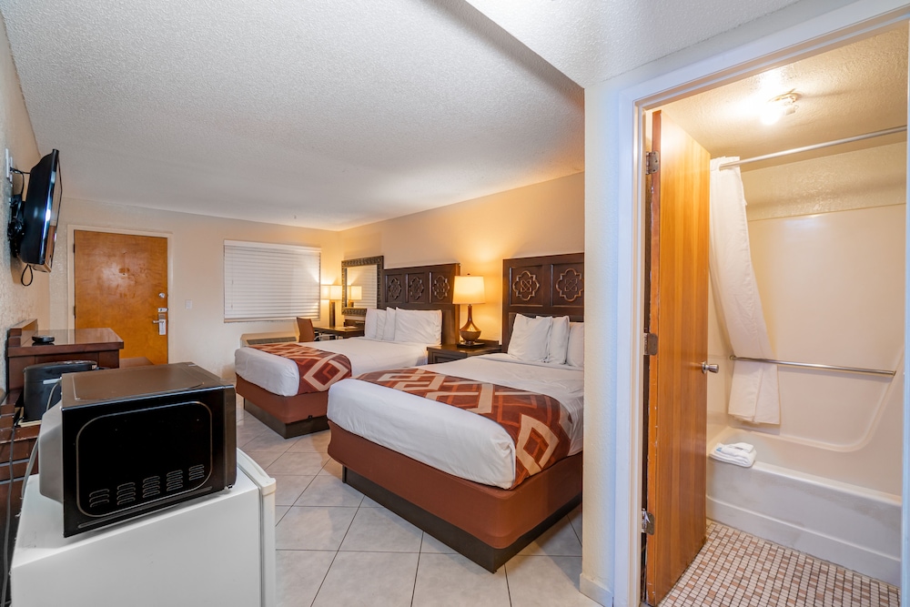 Deluxe Room, 2 Queen Beds - Photo 8