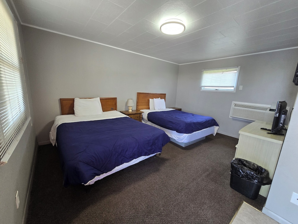 Room, 2 Double Beds, Non Smoking - Photo 1