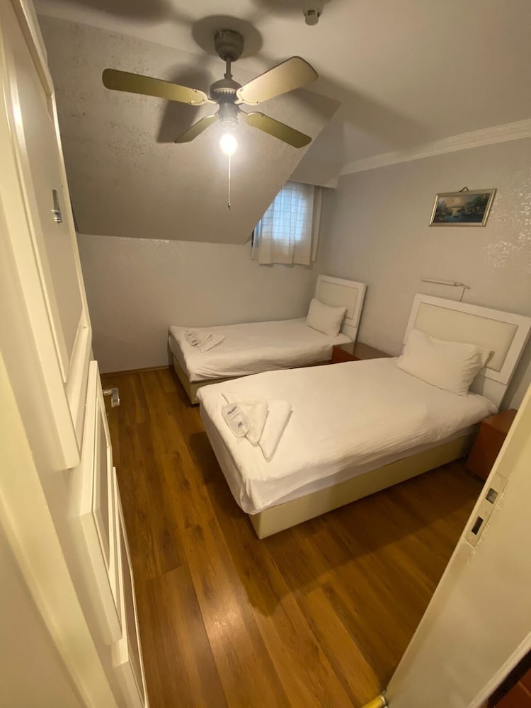 Economy Twin Room photo 1