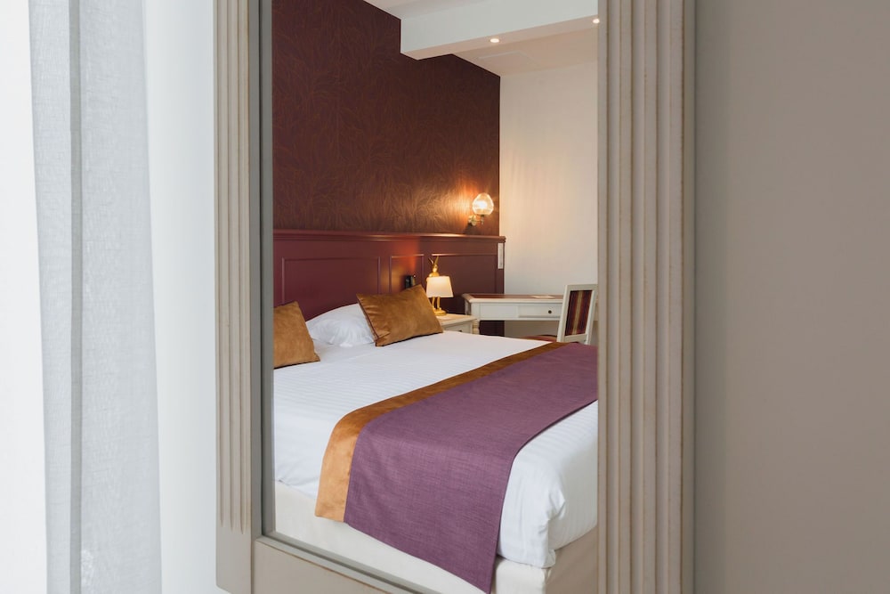 Junior Suite, 1 King Bed, Non Smoking, Balcony - Photo 2
