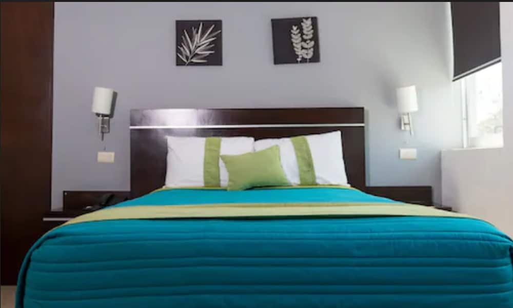 Deluxe Room, 1 King Bed - Photo 4
