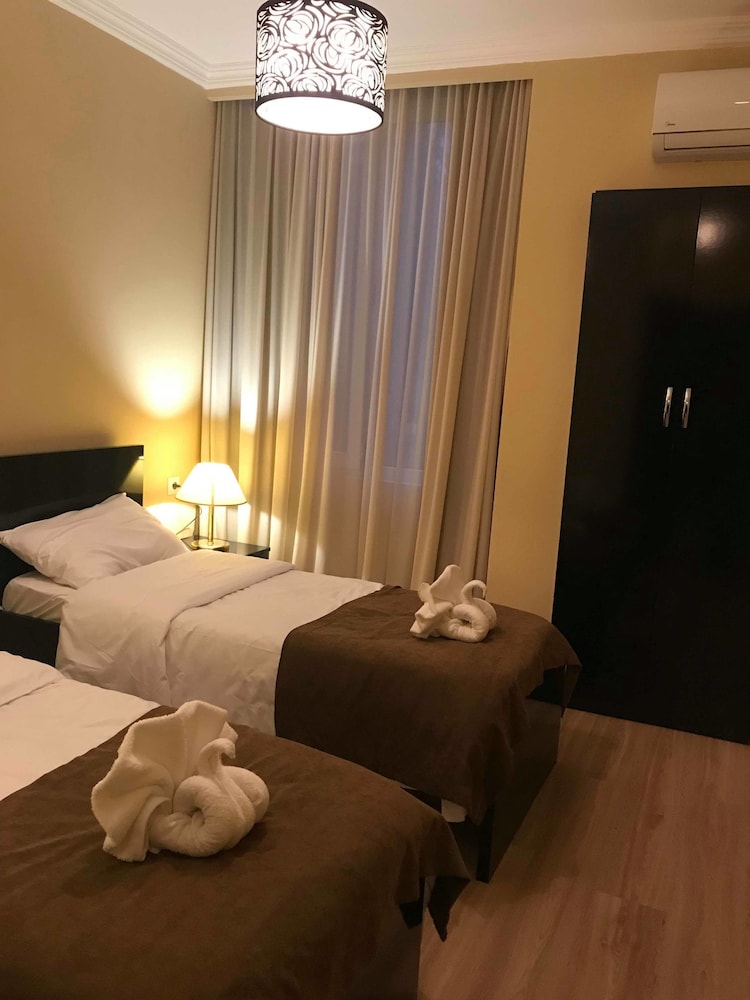 Classic Twin Room, 2 Twin Beds, Non Smoking, Mountain View photo 2